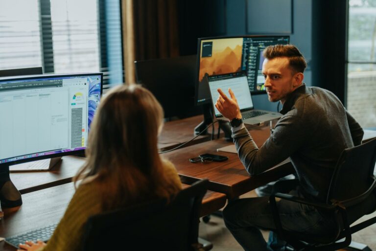 Creatieteam van Creatic overlegt over branding